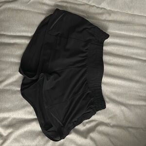 Lululemon hotty hot shorts 2.5 inch